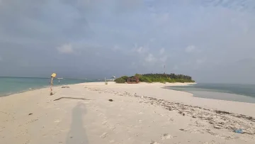 beach, bikini-beach, local-island - View of the scenic sandbank at Fenfushi Island in Alifu Dhaalu Atoll, surrounded by turquoise Maldivian waters.