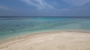 beach, bikini-beach - View of the white sand beach and turquoise water on the local island of Keyodhoo in the beautiful Vaavu Atoll.