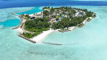 drone-shot, local-island, nature, sea - Splendida vista aerea dell'isola locale di Rakeedhoo nell'atollo di Vaavu, circondata da laguna turchese e spiaggia.