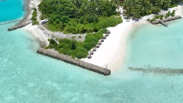 beach, bikini-beach, drone-shot, local-island, nature, sea - Veduta aerea della spiaggia bikini di sabbia bianca sull'isola di Rakeedhoo, Atollo di Vaavu, con acque turchesi.