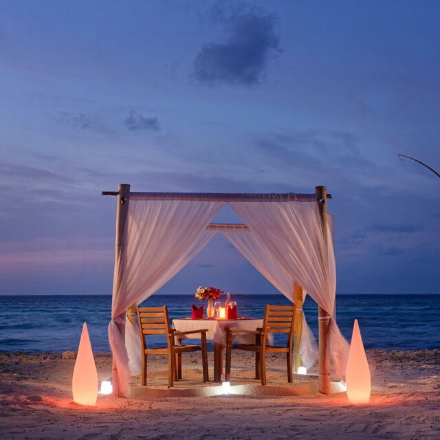 Cena romantica in spiaggia in the Maldives